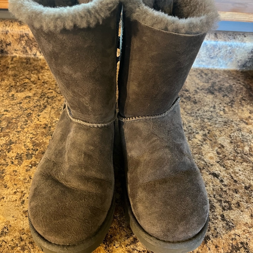- UGG Bailey boot grey size 7